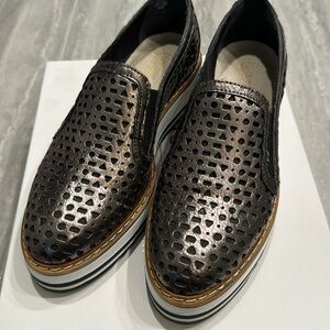 Like New White Mountain Braxton Pewter Loafers Size 38/8